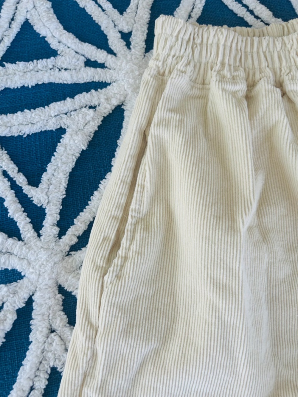 Cream corduroy shorts - Picture 3 of 9